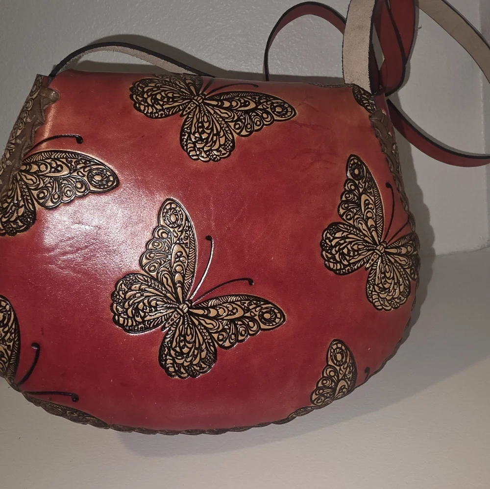 Butterfly Embossed Red Leather Bag - Picture 4 of 6